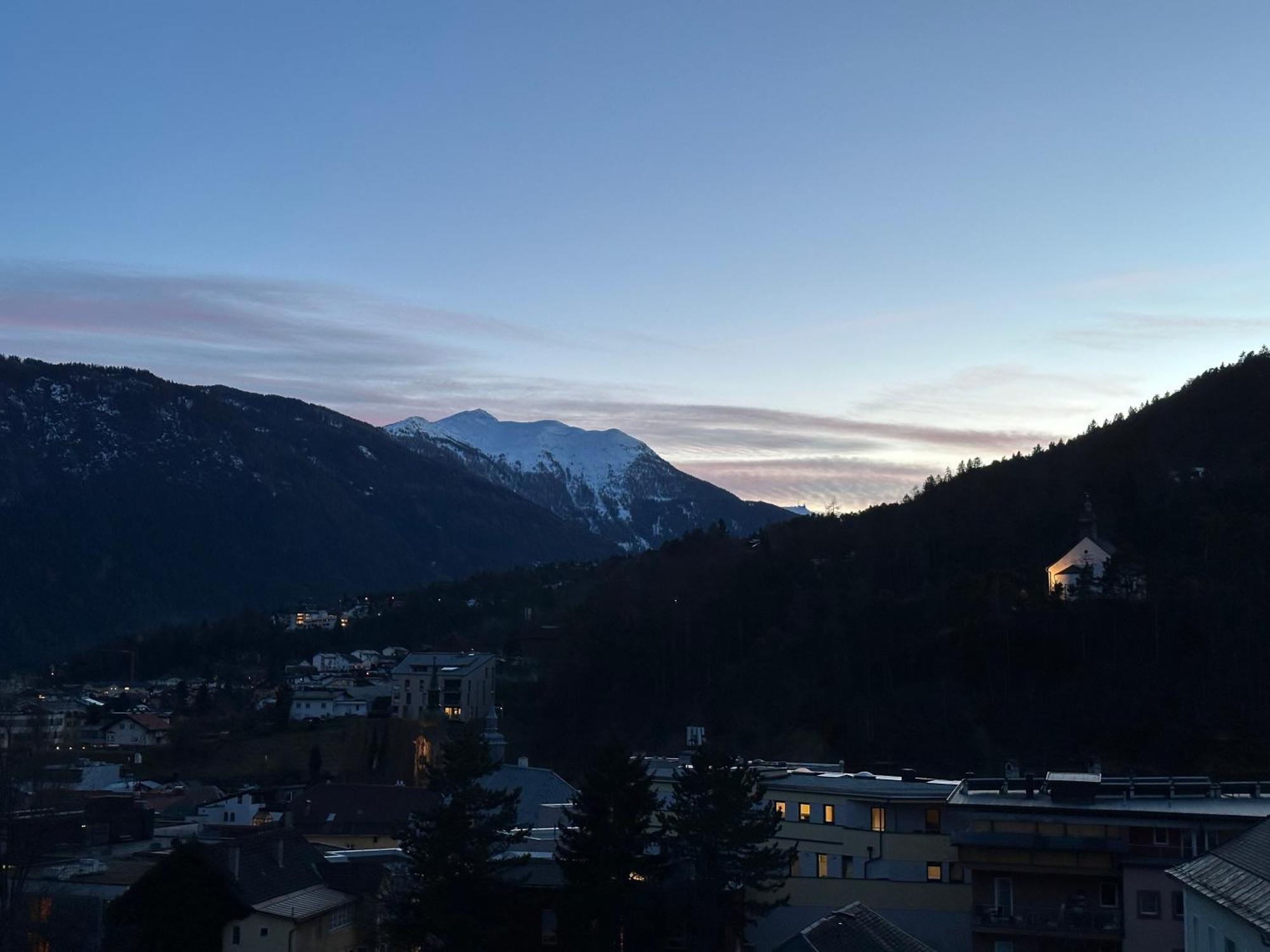 Geraeumiges Sonniges Apartment Mit Bergblick Imst Extérieur photo