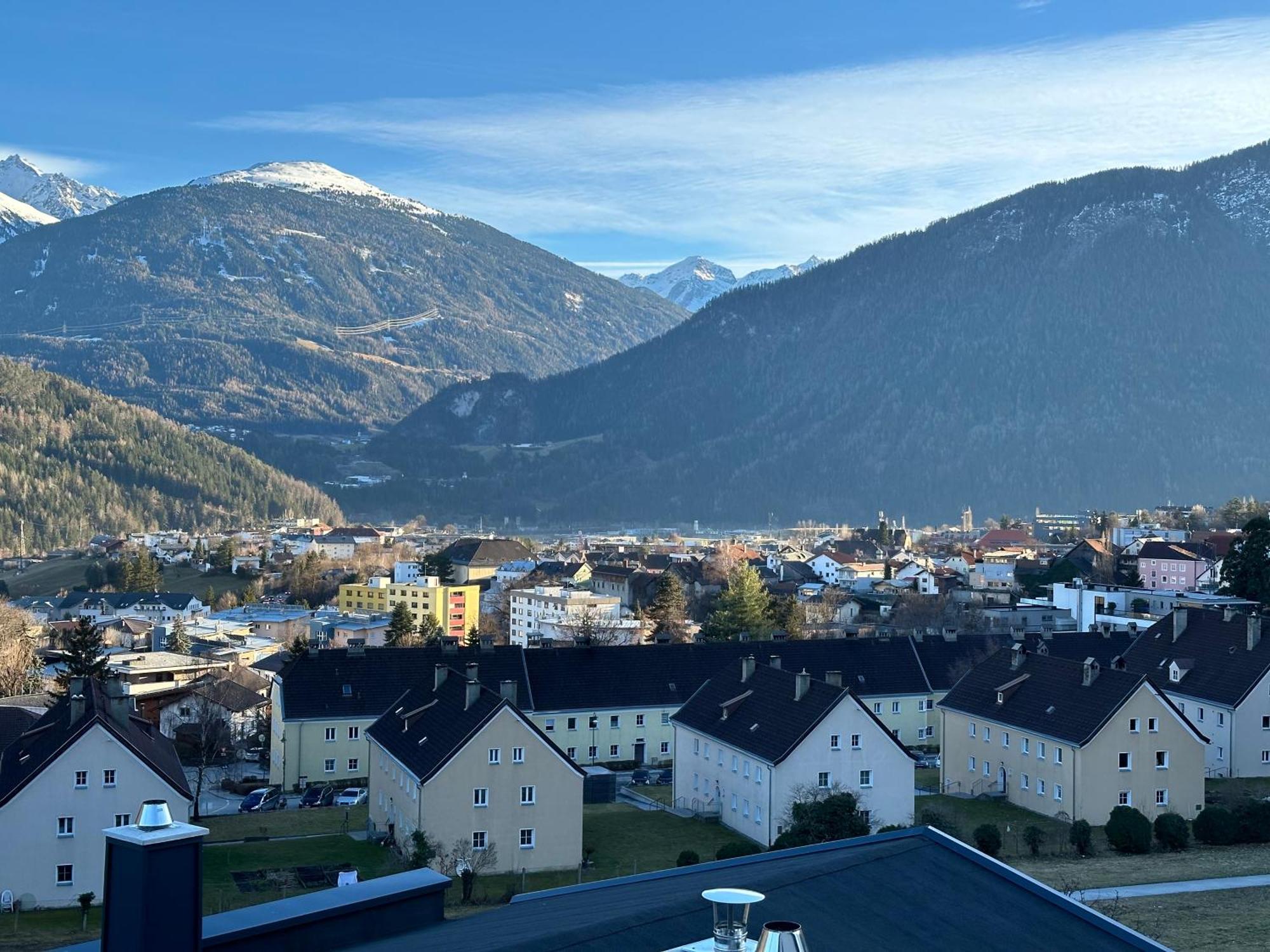 Geraeumiges Sonniges Apartment Mit Bergblick Imst Extérieur photo